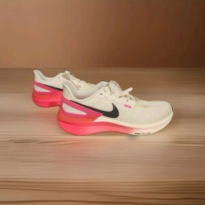 Size 8.5 - Nike Revolution 8 Washed Coral Sweet Beet W